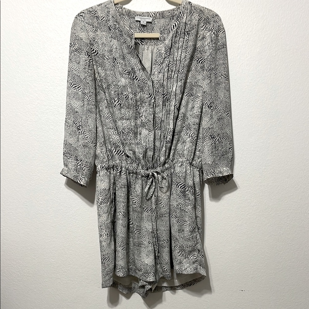 Katherine Barclay Romper Lined Size 10 PTP 21” EUC